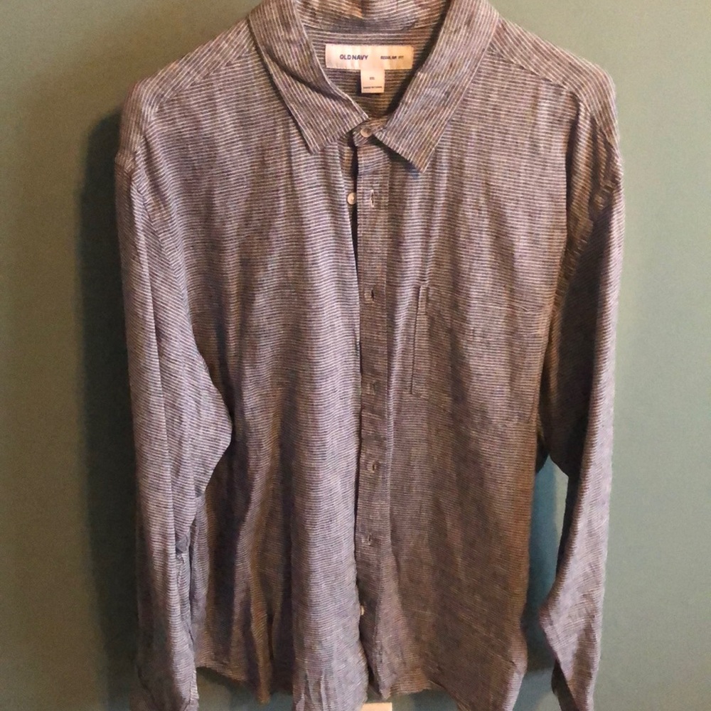 Men’s pinstriped button down shirt.